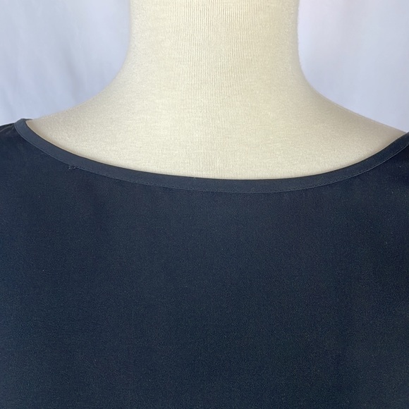 MICHAEL Michael Kors Black Blouse w/Deep V-Back Pleat & Gold Chain - Size XS - Picture 2 of 12